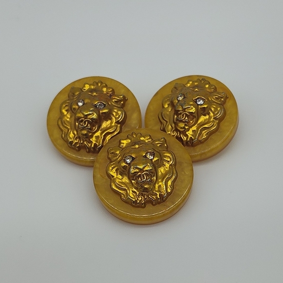 CHANEL Jewelry - CHANEL Vintage Lion Head Button Set of 3 Amber Resin CC Rhinestone 90s